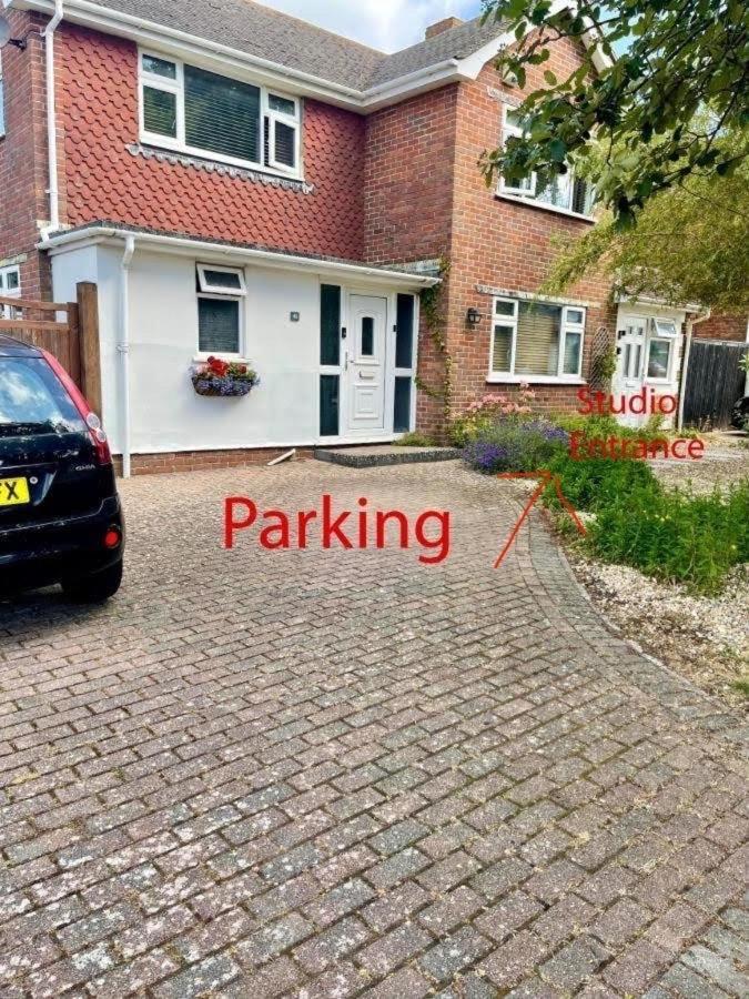 40 Cosy Compact Space In Quiet Location In Seaford