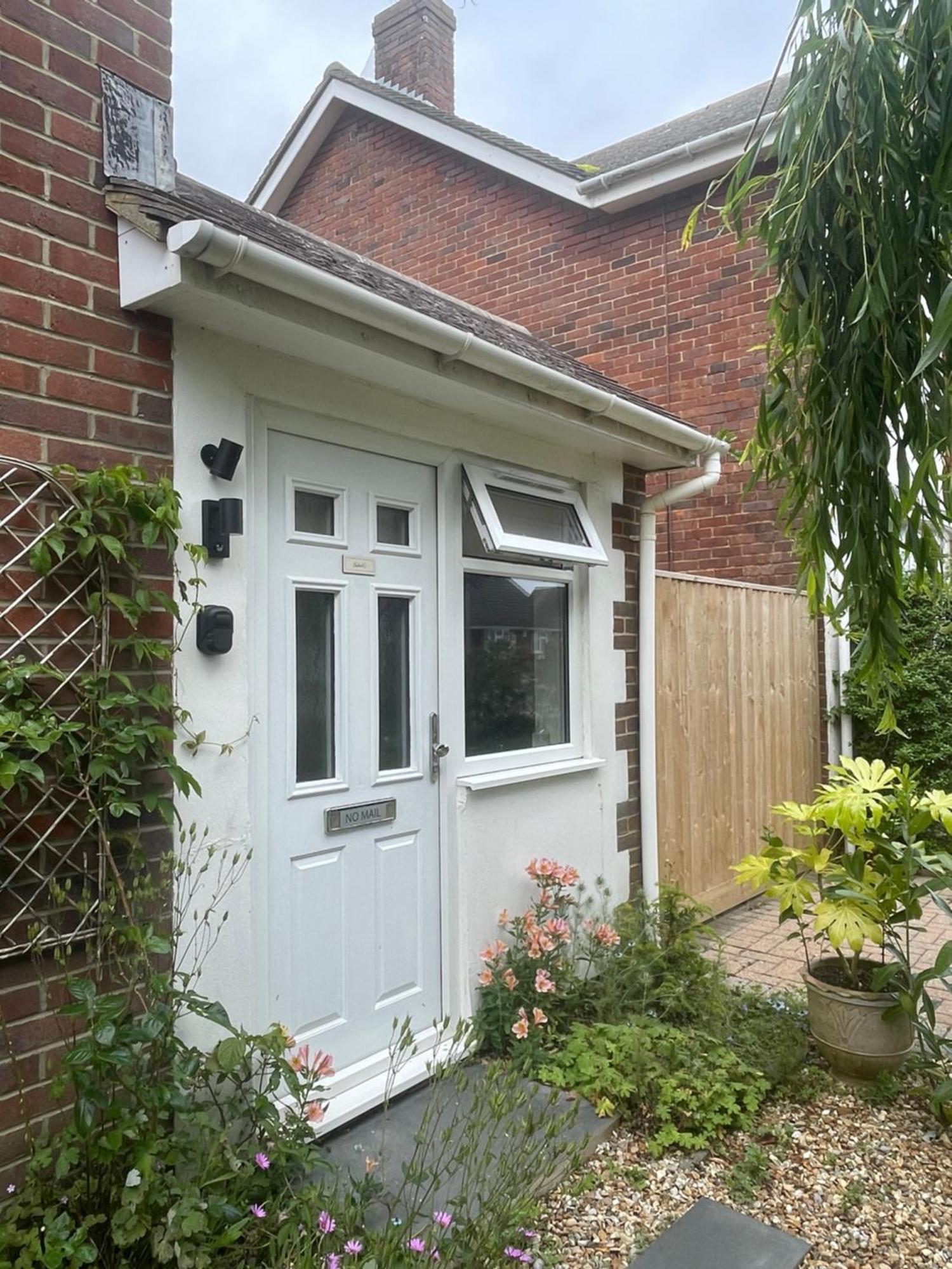 40 Cosy Compact Space In Quiet Location In Apartment Seaford